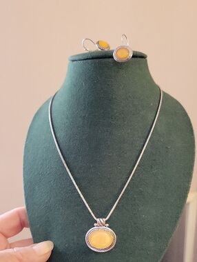 Kenneth Cole Pendant Necklace & Earrings Set